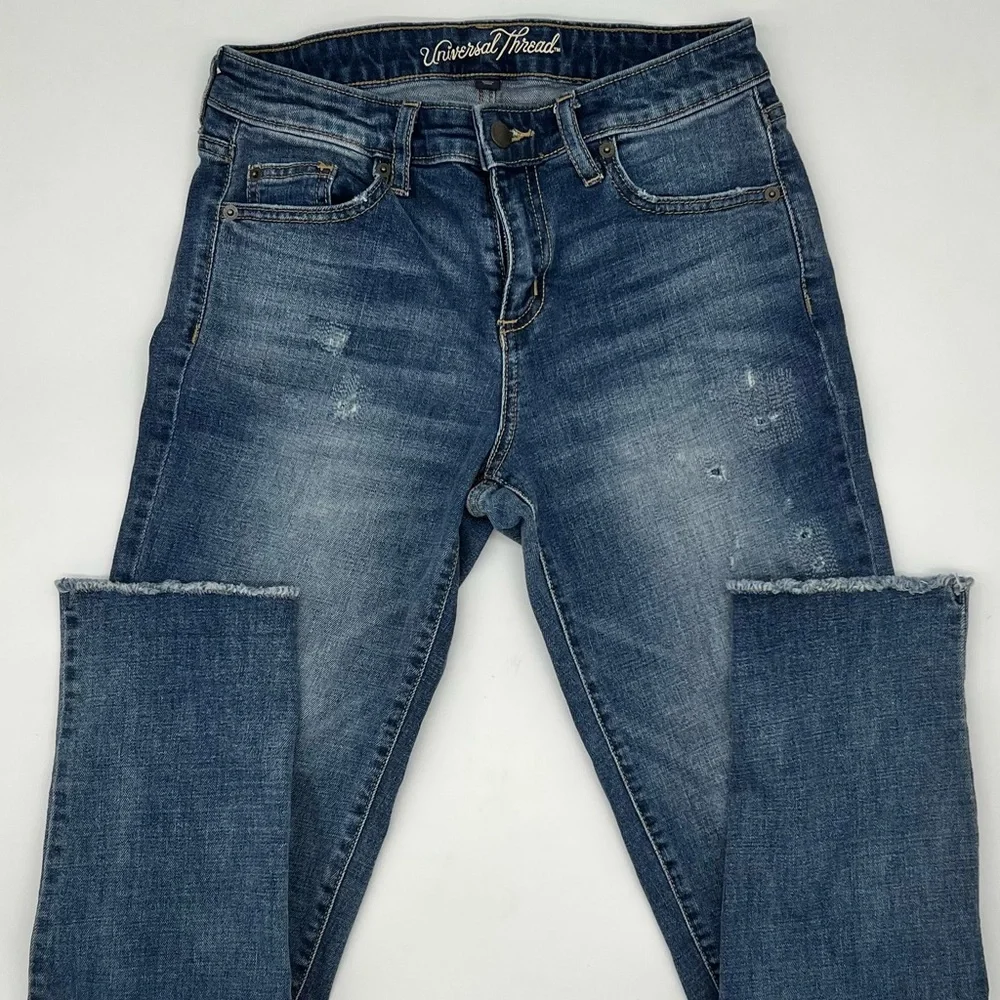 Universal Threads Mid Rise Boyfriend Distressed Crop Jeans - Picture 1 of 6